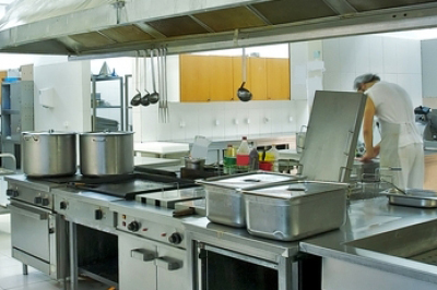 Clean kitchen with C-inco